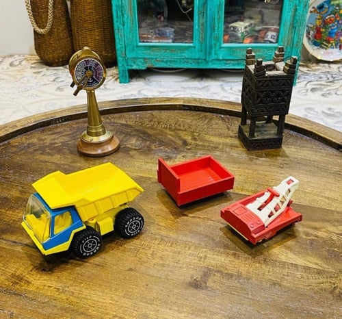 من البنود الشحيحة؛ سيارة (رأس تريلة) بثلاث أشكال ي...