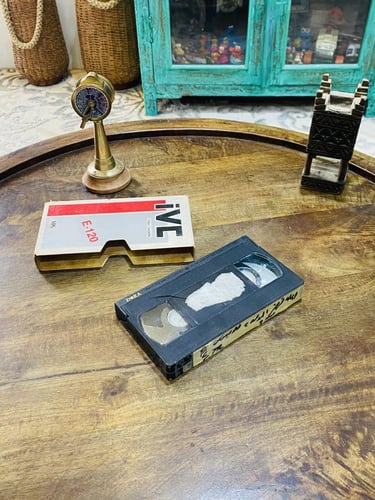 من البنود الشحيحة؛ شريط فيديو لحفلة الفنان خالد عب...