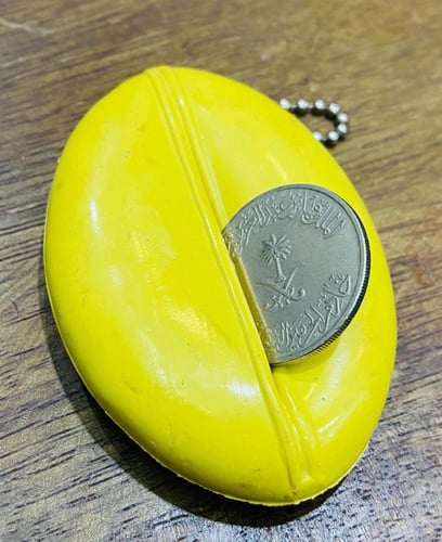 من البنود الشحيحة؛ محفظة للعملات المعدنية بتعليقة...