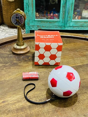 من البنود المميزة؛ راديو على شكل كورة بأربع ألوان...