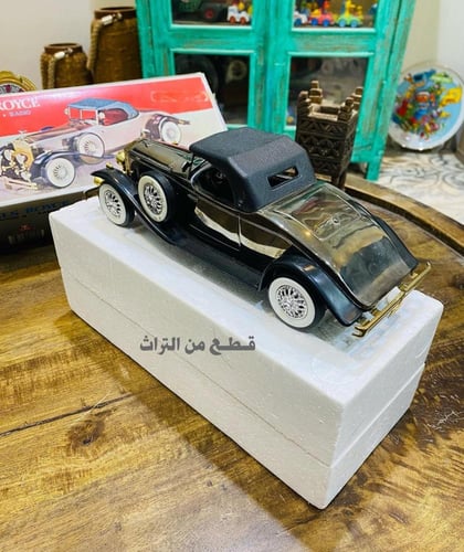 من الأجهز الشحيحة؛ رادیو سیارة على شكل سيارة روز ر...
