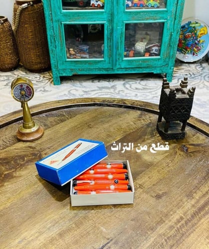 من نوادر المفكات؛ مفك جميل وقديم جداً؛ يخرج بالضغط...