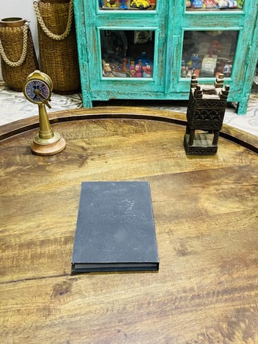 من البنود المميزة؛ مغلف بداخله آلة حاسبة أنيقة جدا...