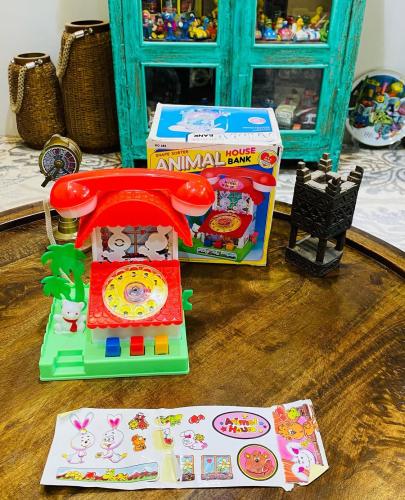 من النوادر؛ لعبة حصالة التليفون؛ عند الضغط على الأ...