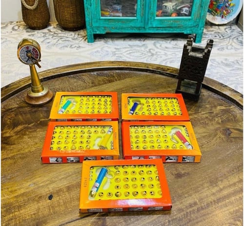 من البنود المميزة؛ علبة تحتوي على ميدالية ليزر إضا...