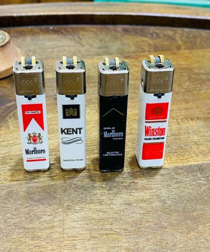 عدد ٤ ولاعات بشعار شركات الدخان؛ السعر للجميع ٤ حب...