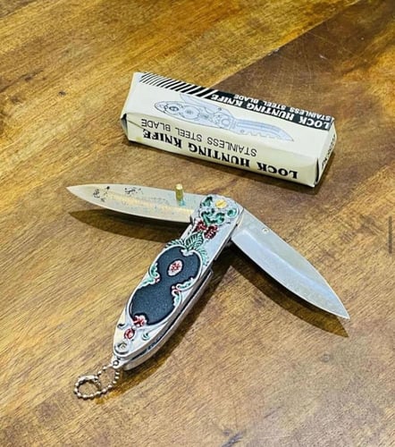 من البنود المميزة؛ سكين أم نمر؛ قديمة جداً مخزنة ب...