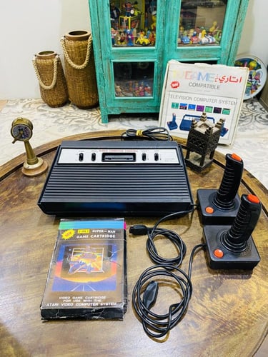 من البنود المميزة؛ أتاري ٢٦٠٠ بالكرتون الخاص بها (...