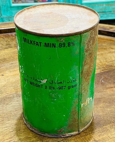 لهواة أغراض البقالة في المتحف؛ علبة حليب (البقرة ا...