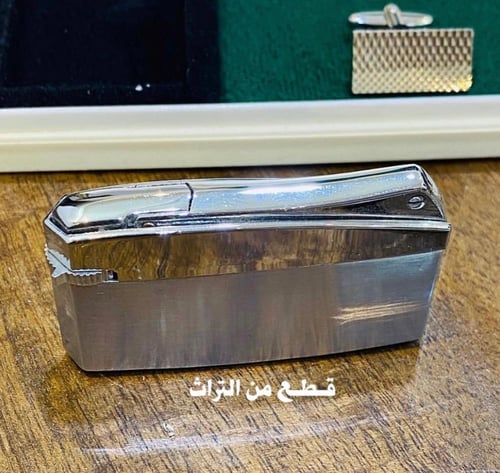 من النوادر؛ طقم أنيق وقديم جداً بلون فضي مميز مكوّ...