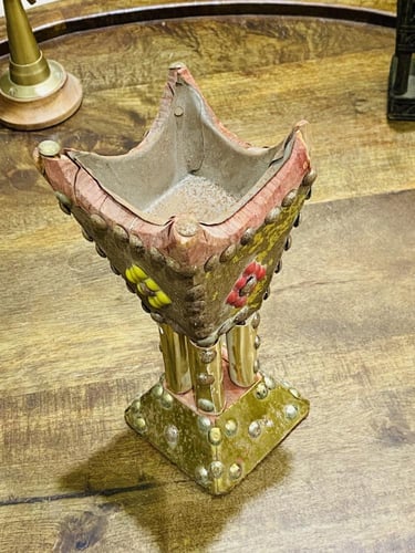 من النوادر؛ مبخرة صناعة يدوية بحجم صغير وأنيق؛ من...