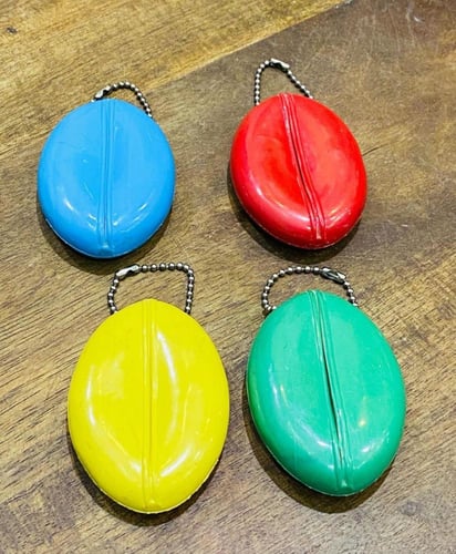 من البنود الشحيحة؛ محفظة للعملات المعدنية بتعليقة...