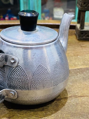 من البنود الشحيحة جداً؛ أصغر أنواع الأباريق المعدن...