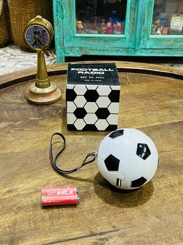 من البنود المميزة؛ راديو على شكل كورة بأربع ألوان...