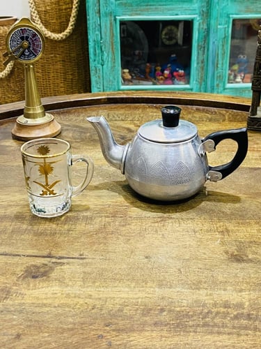 من البنود الشحيحة جداً؛ أصغر أنواع الأباريق المعدن...