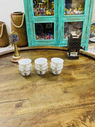 من النوادر؛ عدد ٩ فناجيل بشعار الدولة سيفين ونخلة...