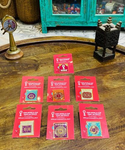 من البنود المميزة جداً؛ عدد ٧ بروشات من المعدن الم...