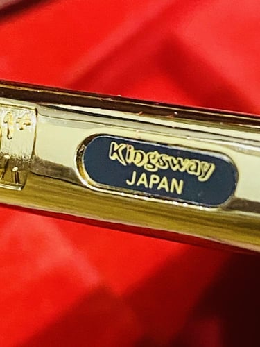 من البنود الشحيحة جداً؛ ولاعة مصنوعة من المعدن من...