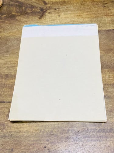 من البنود الشحيحة؛ دفتر رسائل أو مفكرة بشعار شاي ل...