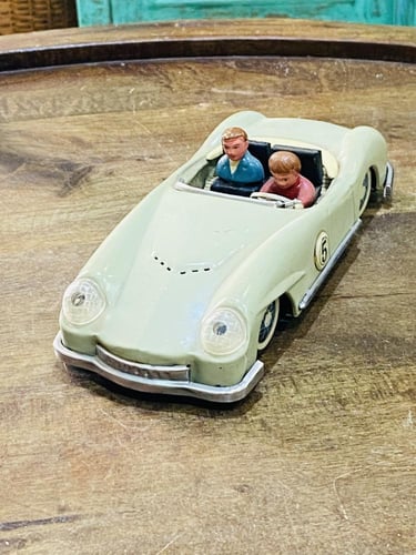 من البنود الشحيحة سيارة صاج نظيفة جدا عمرها أكثر م...