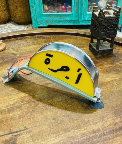 من النوادر؛ علامة التاكسي الأصلية التي كانت توضع ف...