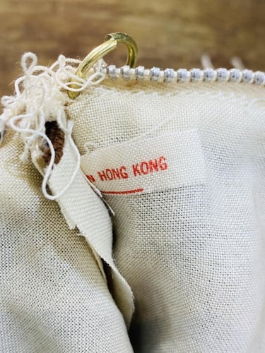 من النوادر؛ شنطة للبنات؛ كانت من كشخة العيد فترة ا...