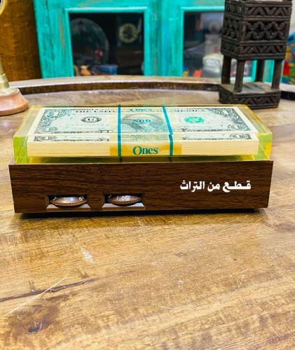 من الأجهزة الشحيحة جداً؛ راديو أنيق جداً بتصميم مم...