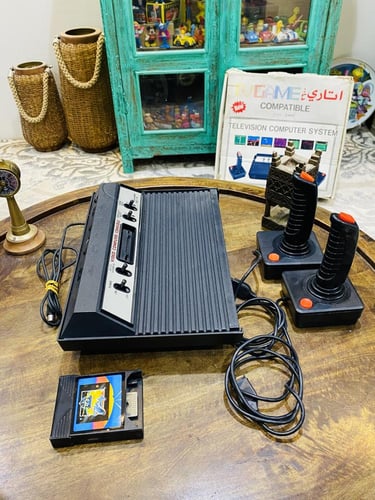 من البنود المميزة؛ أتاري ٢٦٠٠ بالكرتون الخاص بها (...