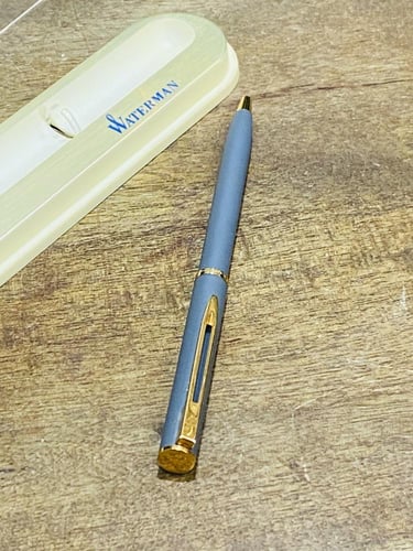 من النوادر؛ قلم فاخر جداً بالعلبة الخاصة به من شرك...