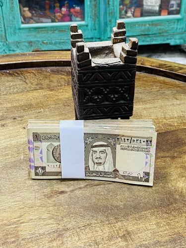 رزمة ٩٨ قطعة فئة ١ ريال الملك فهد؛ يوجد بها الطبعا...