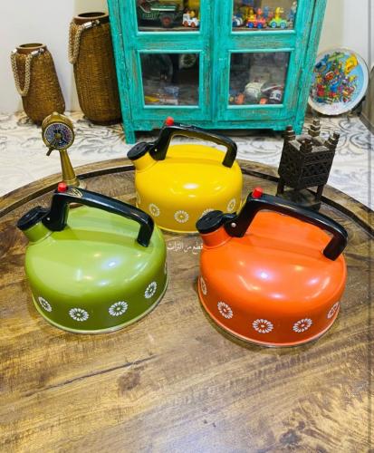 من النوادر؛ أباريق تفويح “صيّـاح” ملونة قديمة مخزن...