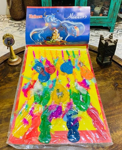 من تعليقات البقالة قديماً بداخلها بالونات كانت تبا...