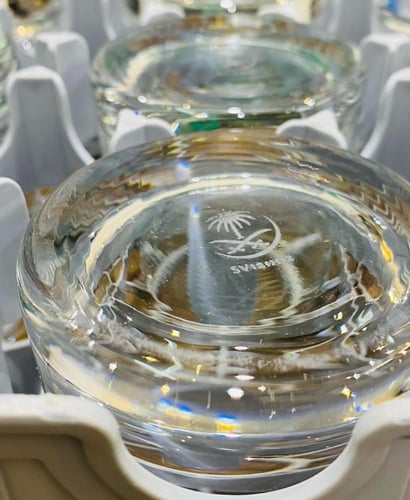 من البنود المميزة؛ صندوق بداخله عدد ١٢ كأس بشعار ا...