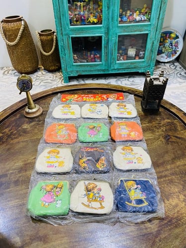 من البنود الشحيحة؛ شناط بحجم صغير قديمة اشتهرت في...