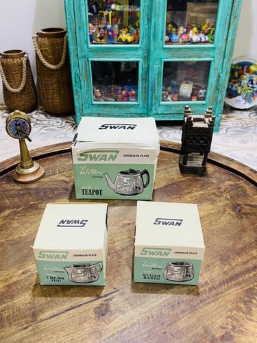 من البنود الشحيحة جداً؛ طقم أباريق سوان الشهيرة؛ ب...