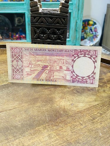 فئة ١٠ ريال لعملة الملك خالد رحمه الله؛ حالة جيدة...