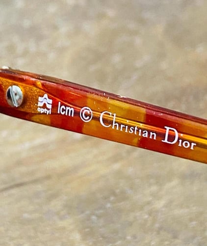 من البنود الشحيحة؛ نظارة نسائية من شركة ديور موديل...