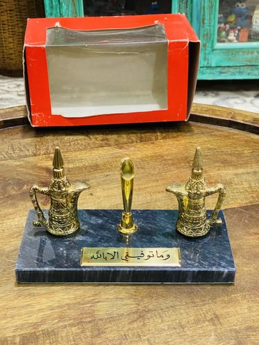 من القطع المميزة؛ تحفة جميلة عبارة عن قطعة رخام ثق...