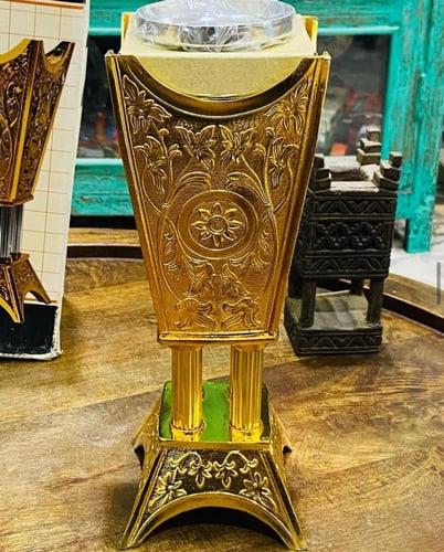 من البنود المميزة؛ مبخرة من المعدن المتين جداً؛ وا...