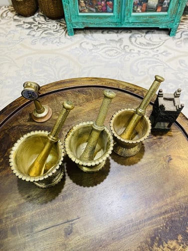 من البنود المميزة؛ طقم مكوّن من ٣ نجور من النحاس م...