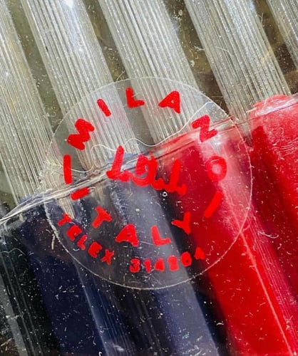 من النوادر؛ أقلام قديمة جداً عمرها أكثر من ٥٥ عام؛...