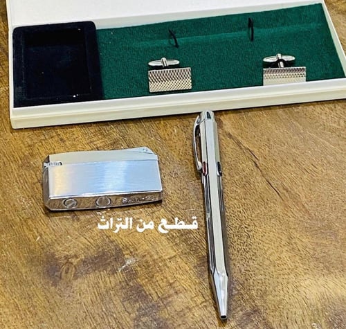 من النوادر؛ طقم أنيق وقديم جداً بلون فضي مميز مكوّ...