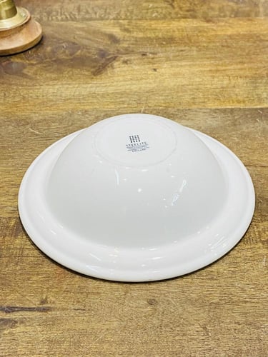 من البنود الشحيحة؛ صحن بشعار مستشفى التأمينات بالش...