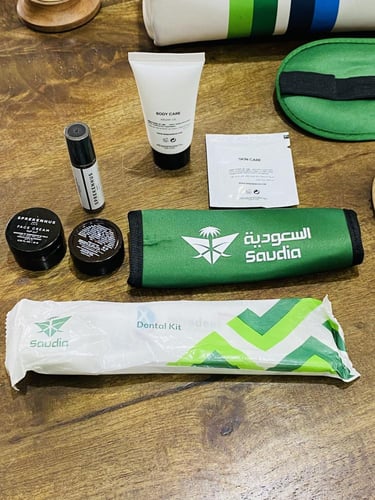 من البنود المميزة؛ شنطة جميلة جداً؛ مصنوعة من الجل...