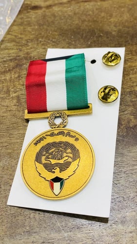 من البنود المميزة؛ ميدالية تحرير الكويت بالعلبة ال...