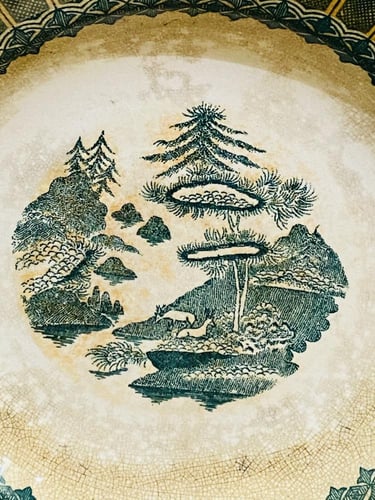 من أشهر الأواني الخزفية؛ صحن ماركة التاج (كراون) ا...