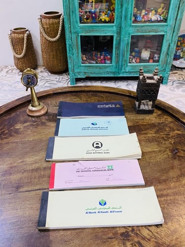 من النوادر؛ عدد ٥ دفاتر شيكات من بنوك مختلفة قديمة...