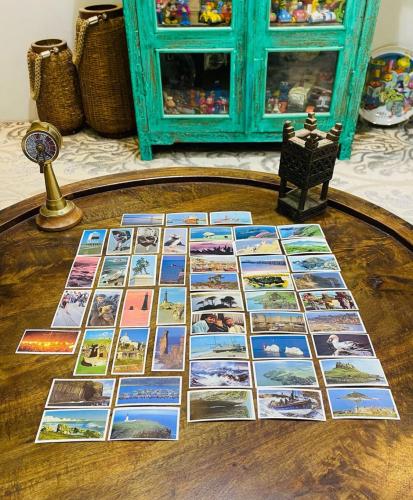 عدد ٥٠ كرت “أصل” عن سواحل العالم؛ كانت تصدر من شرك...