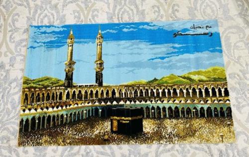 من البنود الشحيحة؛ سجادة بحياكة متقنة ودقيقة بصورة...