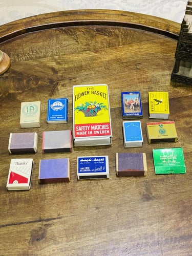 عدد ١٤ كبريت منها نوادر بجرم خشب ومنها بجرم كرتون...